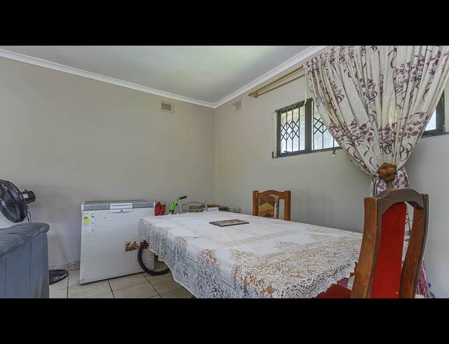 5 BEDROOM FREESTANDING FOR SALE IN WYEBANK